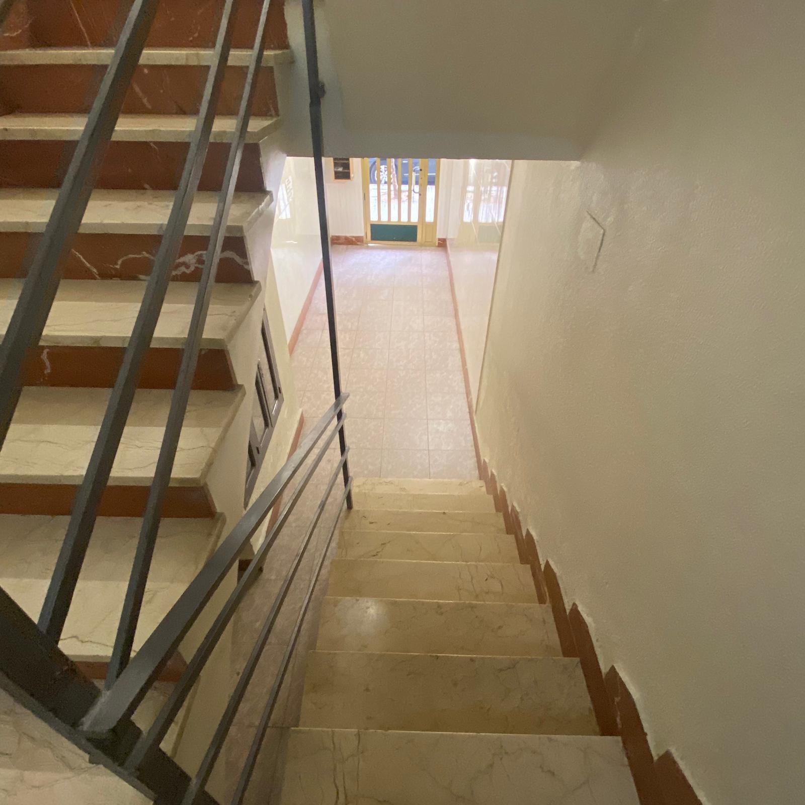 Portal y escalera entregados impecables