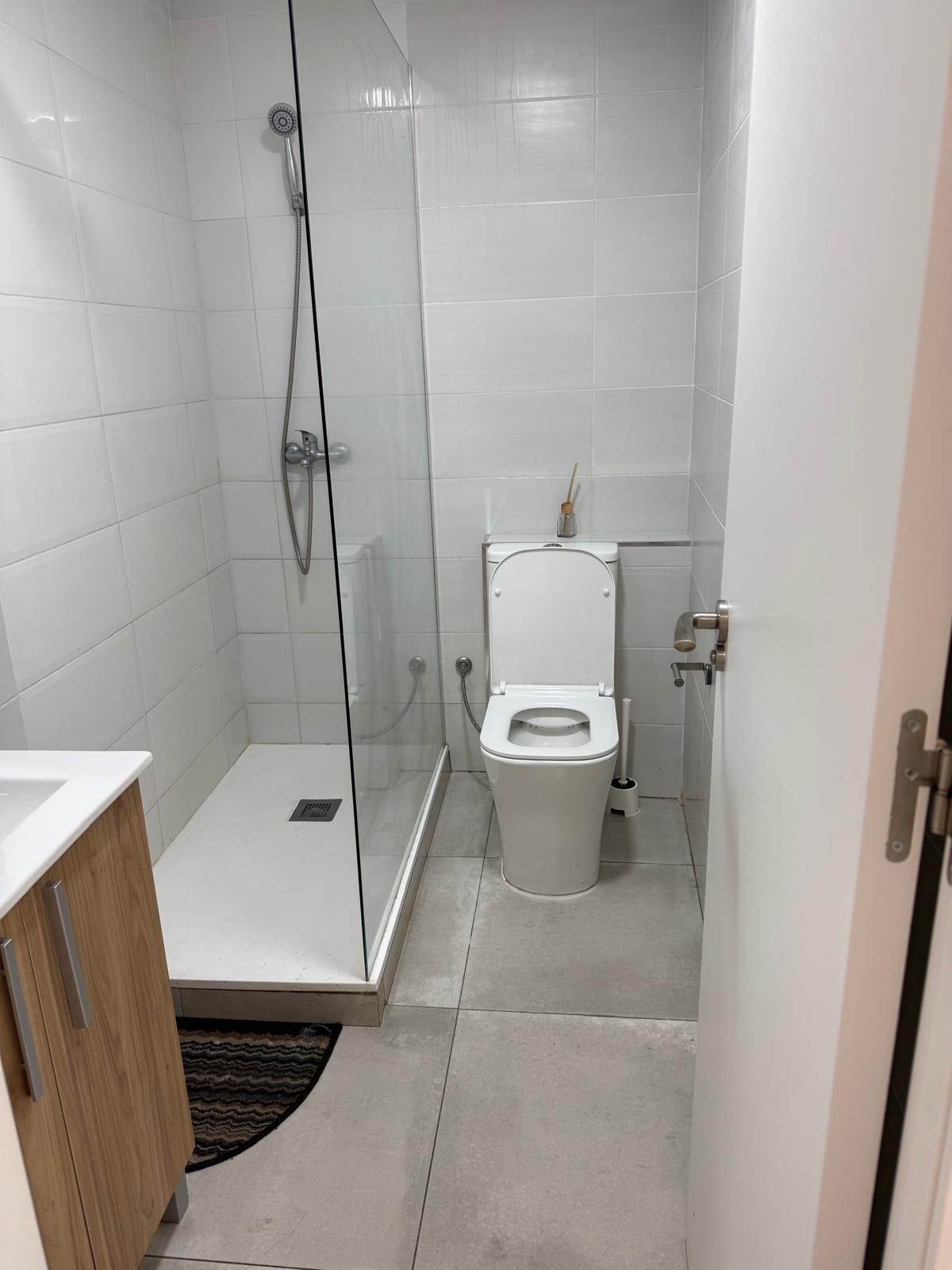 Baño entregado limpio y desinfectado